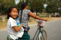 Dziewczynka jadąca do szkoły – Mandalay.